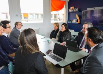 Gobierno promueve ecosistema de emprendimiento salvadoreño en Francia