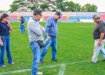 Experto mexicano hará estudio de la grama del estadio Óscar Quiteño