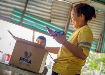 Gobierno continúa entregando paquetes de alimentos en La Paz