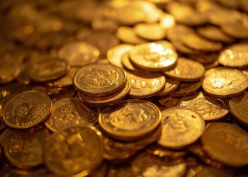 Un iraní encuentra oro en tacho de basura y se lo devuelve a su dueño
