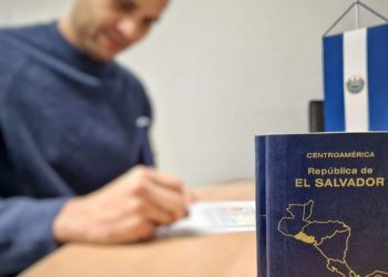Gobierno de El Salvador ofrece 5,000 pasaportes a científicos, médicos y artistas