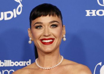 Katy Perry impacta con sexy outfit en los iHearthRadio Music Awards 2024