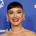 Katy Perry impacta con sexy outfit en los iHearthRadio Music Awards 2024
