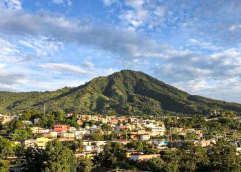 Medio Ambiente no registra emanaciones del volcán de San Salvador tras reportes ciudadanos