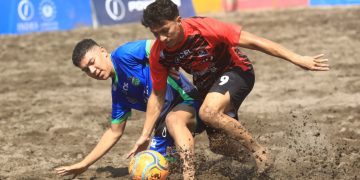 Barra de Santiago superó con triunfo su debut en la Liga de Fútbol Playa
