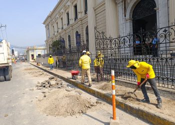 Obras Públicas renueva el perímetro del Palacio Nacional