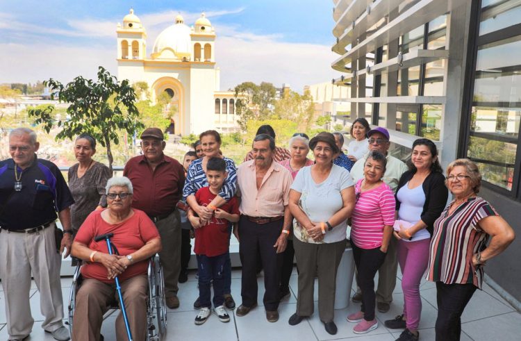 Dentro de las actividades destacadas se encuentran: las visitas guiadas “Conociendo la Magia de El Salvador”, a la Biblioteca Nacional de El Salvador (Binaes), y al templo El Calvario, entre otros. Foto: Cortesía.