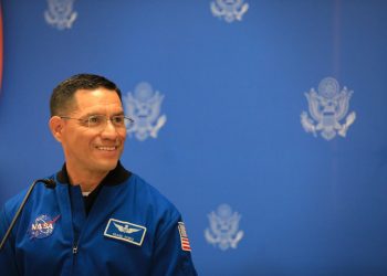 «Es importante hacer que la juventud aprenda a usar su creatividad»: Astronauta Frank Rubio