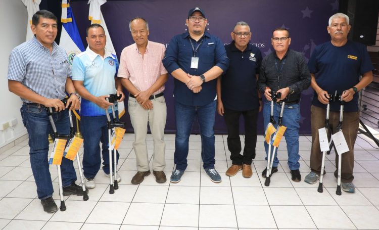 Gratuito. Los beneficiarios recibieron sin costo los insumos que les permitirán la facilidad de desplazamiento. Foto: David Martínez.