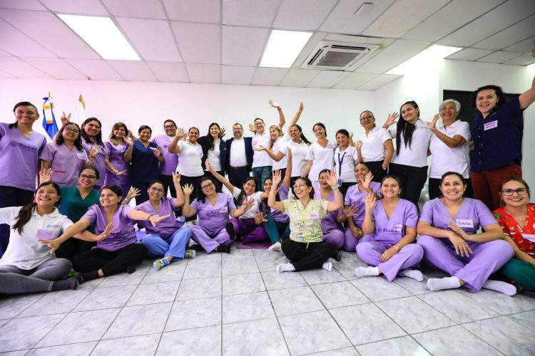 Los profesionales de salud reciben diferentes temáticas para actualizar sus conocimientos. Foto: Diego García.