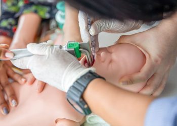 Personal del SEM se capacita en atención de emergencias pediátricas