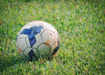 «Tenemos varias denuncias de deportistas y futbolistas» por vulneraciones laborales: ministro de Trabajo