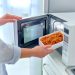 ¿Es beneficioso guardar comida y recalentarla varias veces?