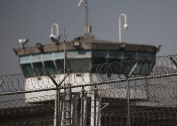 Traslado de presos en cárcel de Colombia tras el asesinato de su director