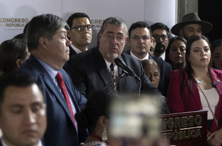 Cambios. El presidente Bernardo Arévalo acudió al congreso y detalló que la reforma impedirá que la fiscalía vuelva a ser utilizada como un arma política por otro Gobierno.  Foto AFP.