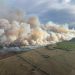 Miles de evacuados por voraces incendios forestales en el oeste de Canadá