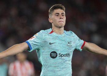 Barcelona gana 2-0 al colista Almería y se afianza en el segundo puesto