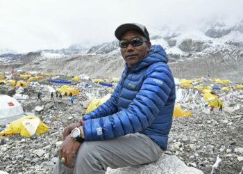 Un alpinista nepalí escala por 30ª vez el Everest y bate su propio récord
