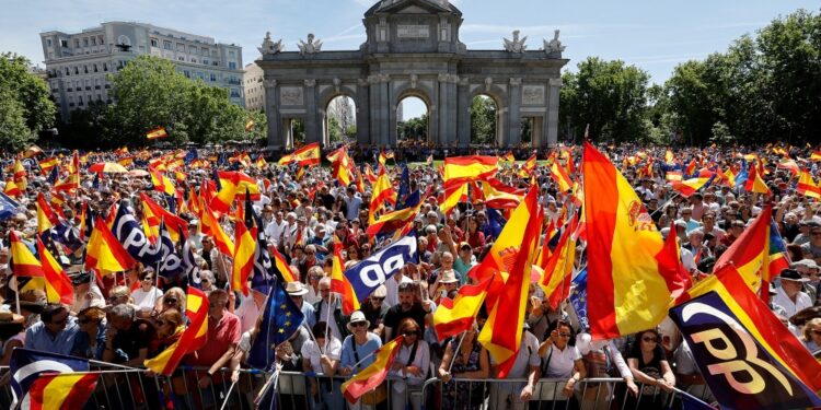 Protestors wave flags during an anti-government demonstration called by the right-wing opposition, in Madrid on May 26, 2024. (Photo by OSCAR DEL POZO / AFP)