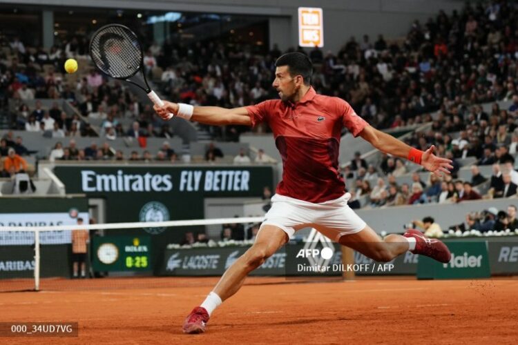 El serbio Novak Djokovic ganó a Roberto Carballés, de España y avanzó a 3a. ronda de Roland Garros. Foto/AFP