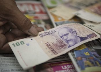 Gobierno de Argentina dispone nuevo aumento del 15 % al salario mínimo hasta mayo