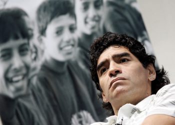 Hijos de Maradona piden llevar sus restos a un mausoleo en Buenos Aires
