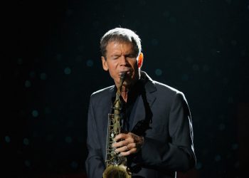 Seis veces ganador del Grammy, saxofonista David Sanborn murió a los 78 años