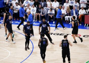 Doncic lleva a los Mavs a su segunda victoria en la final de la Conferencia Oeste