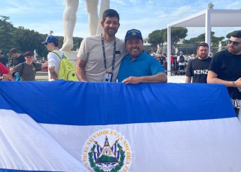 Efrén Bernal, embajador de El Salvador en Italia, apoyó a Chelo Arévalo en Roma