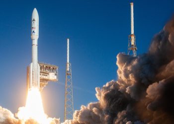 Suspenden primer vuelo de prueba tripulado de nueva nave para dar servicio a Estación Espacial Internacional