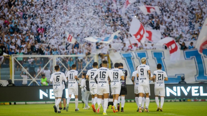 Los jugadores del Alianza sorprendieron a una pequeña aficionada