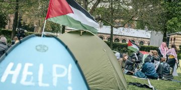 Estudiantes instalan campamento en Ámsterdam