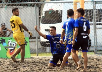 San Marcelino le quitó el invicto a Apulo y ambos lideran el grupo B de la Liga de Fútbol Playa.