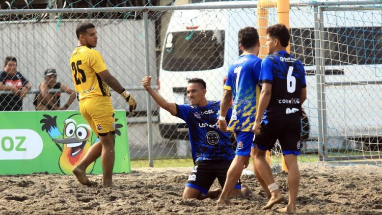 San Marcelino le quitó el invicto a Apulo y ambos lideran el grupo B de la Liga de Fútbol Playa.