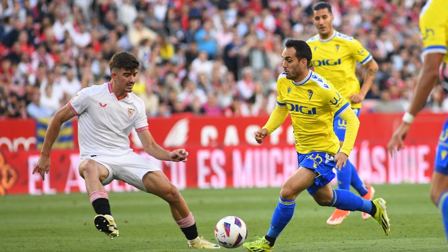 Cádiz derrotó al Sevilla y mantiene la lucha por la salvación