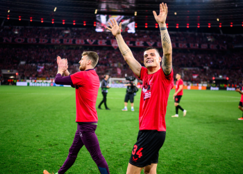Leverkusen regala tatuajes a sus aficionados para inmortalizar la temporada