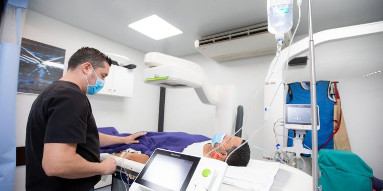 Equipamiento de establecimientos del ISSS beneficia a sus usuarios