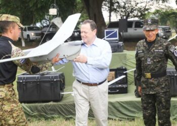 Estados Unidos dona a El Salvador seis aeronaves no tripuladas para labores de seguridad