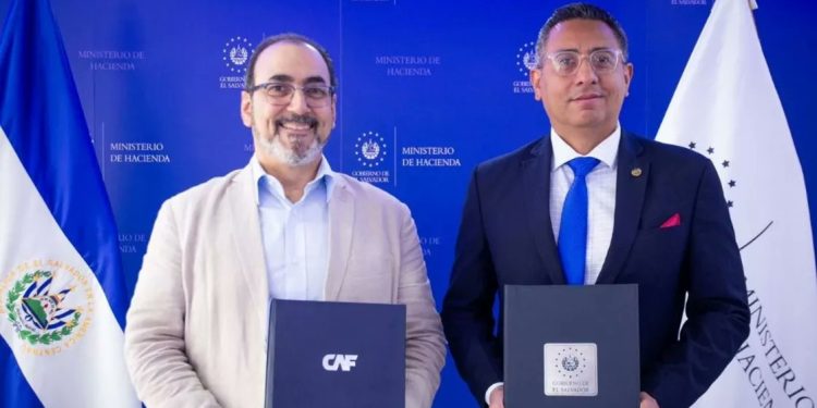 El ministro de
Hacienda, Jerson
Posada; y el
presidente ejecutivo
del CAF, Sergio
Díaz-Granados, en
la firma del crédito.
