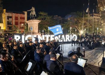 Fuerza Armada celebró sus 200 años de fundación con un espectáculo sinfónico