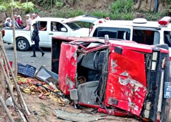 Vuelco de pick up deja un lesionado
