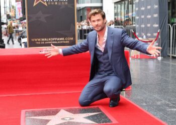 Chris Hemsworth recibe su estrella en el Paseo de la Fama de Hollywood