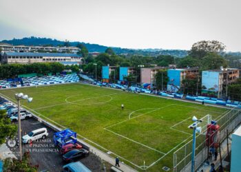 Gobierno entrega cancha renovada en colonia IVU