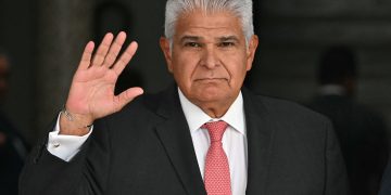 Presidente electo de Panamá pide diálogo a minera canadiense