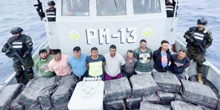 La Fuerza Naval ha interceptado cargamentos millonarios de cocaína.