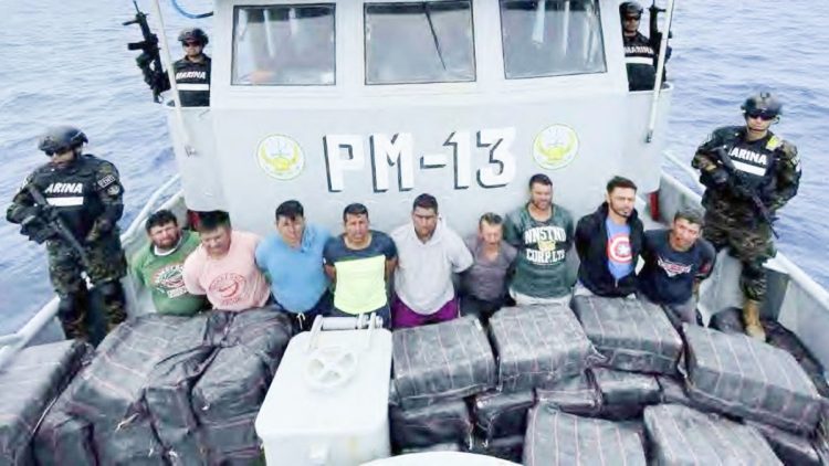 La Fuerza Naval ha interceptado cargamentos millonarios de cocaína.