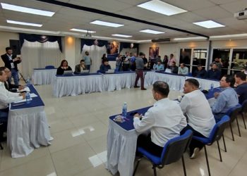 El Ministro de trabajo, Rolando Castro se reunió con los presidentes de la Liga Mayor