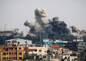 Inestable. Las familias sufren por los bombardeos. Foto AFP.
