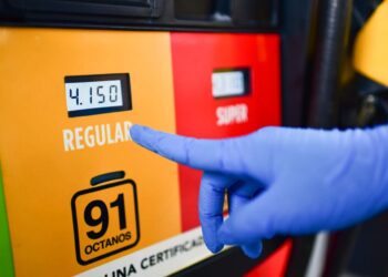 Precios de los combustibles bajarán por tercera quincena consecutiva