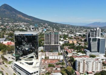 Moody’s eleva dos escaños la calificación crediticia de El Salvador